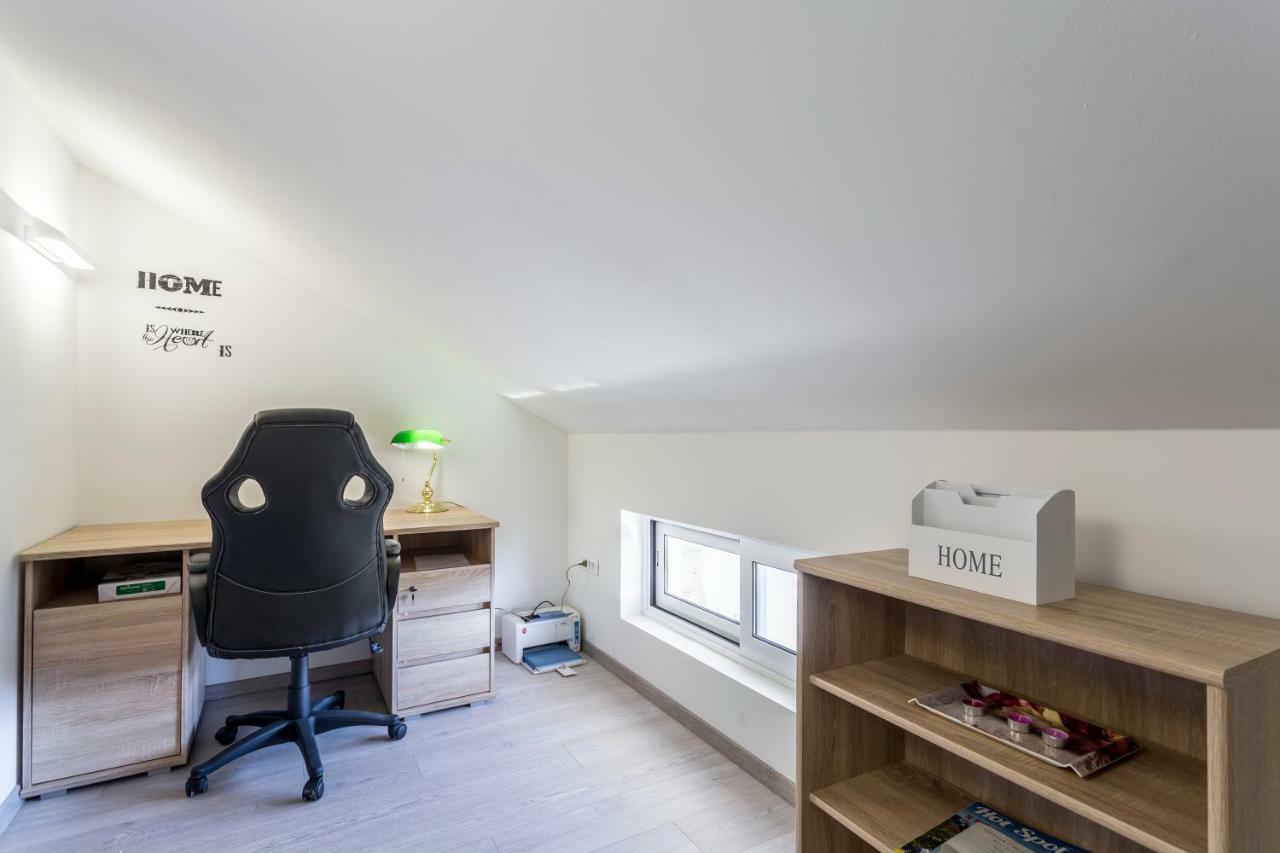ČislaHouse Luce With Poolアパートメント エクステリア 写真